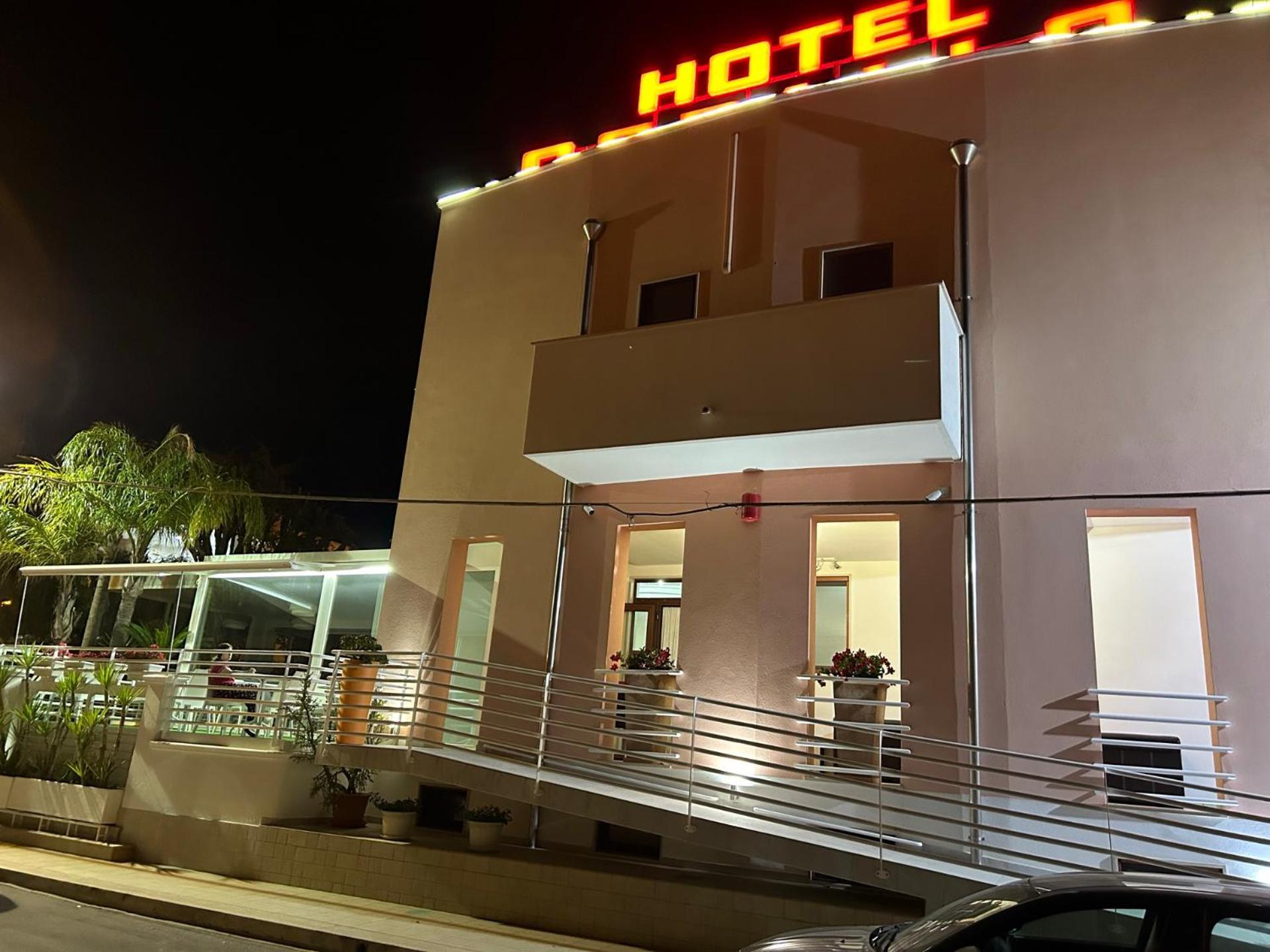 Hotel Corallo Torre Santa Sabina Exterior foto